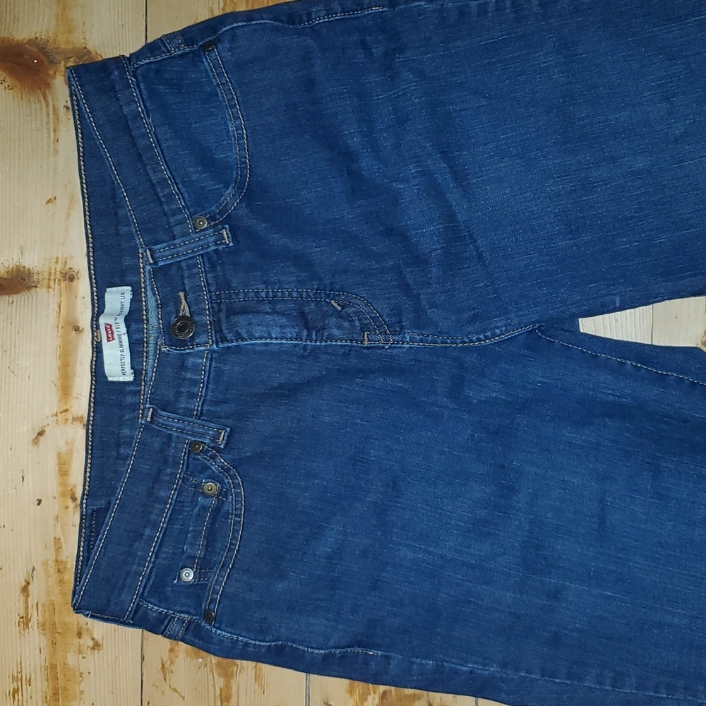 Levis Jeans - Picture 2 of 10